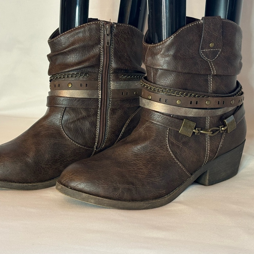 Jellypop Nashville Dark Brown Ankle Boots with Chain Detail Size8.5 H1011